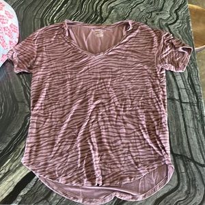 American eagle soft shirt fits big